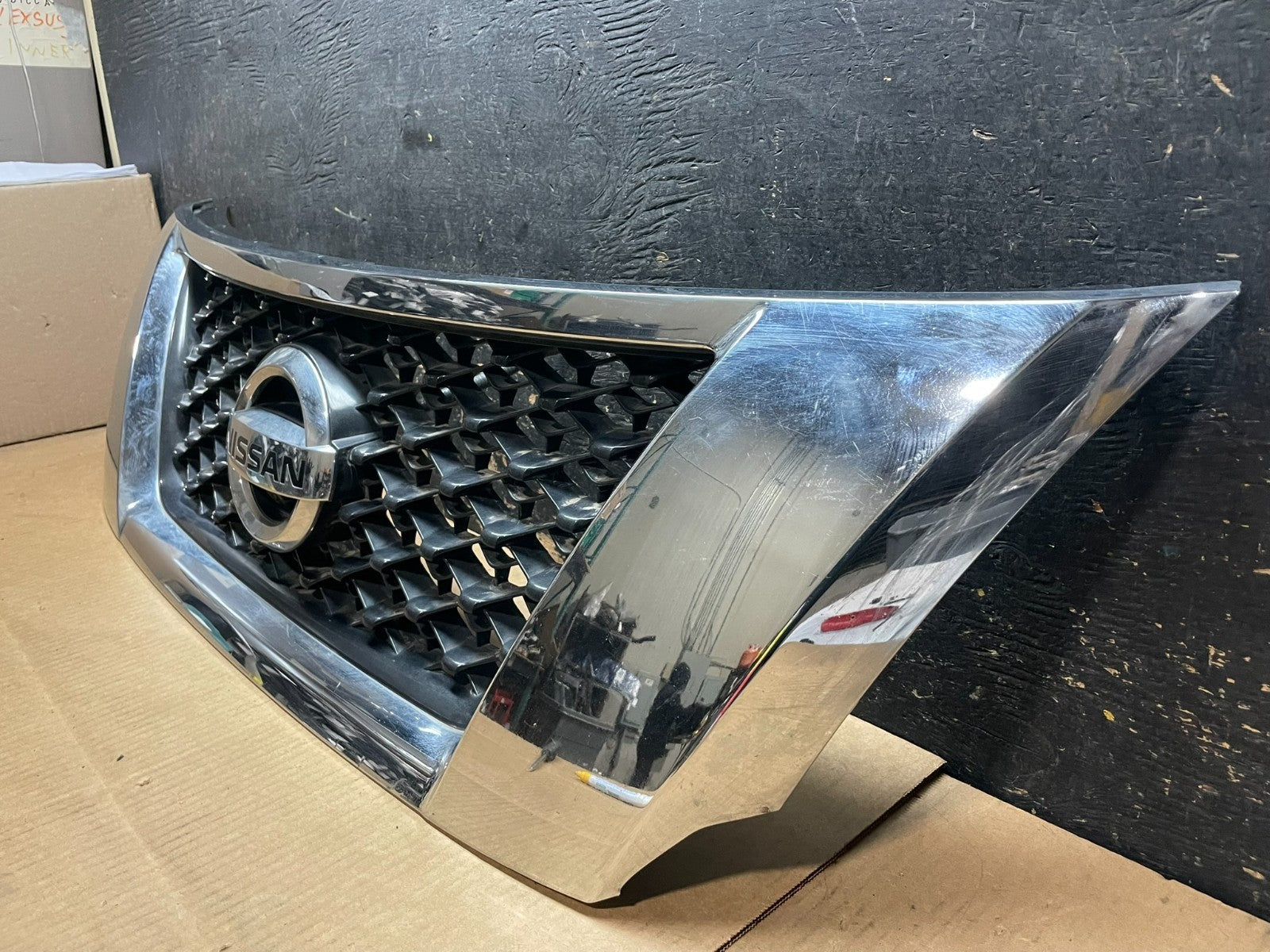 2013 to 2016 Pathfinder  Front Upper Chrome Camera Grill Grille OEM AA9059 DG2