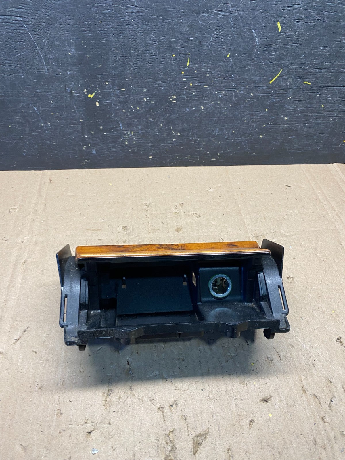 2004 to 2009 Jaguar XJ8 Front Center Console Ash Tray r8855 DG3