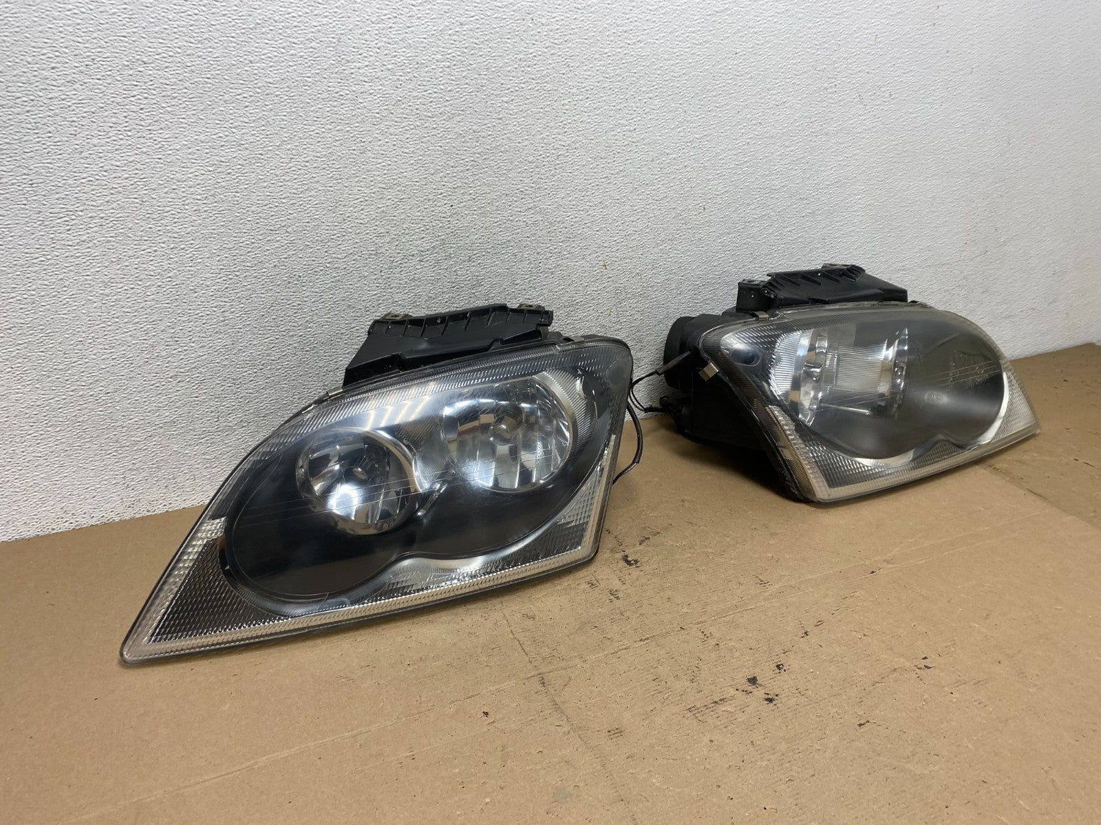 2004 to 2006 Chrysler Pacifica Headlights Left+Right Halogen AF4627 DW2