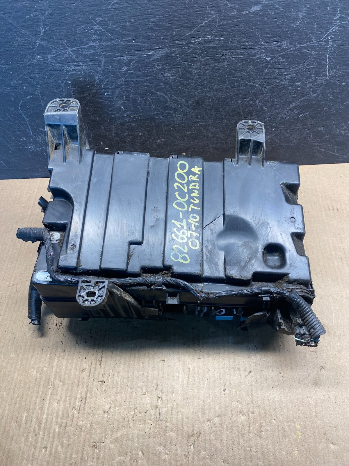 2007 to 2010 Toyota Tundra Under Hood Fuse Box Relay AE6422 DG0