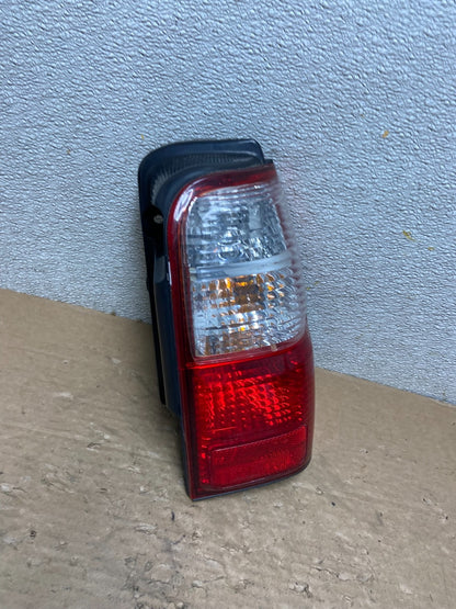 2001 to 2002 Toyota 4Runner Right Passenger RH Side Tail Light AB4820 DW2