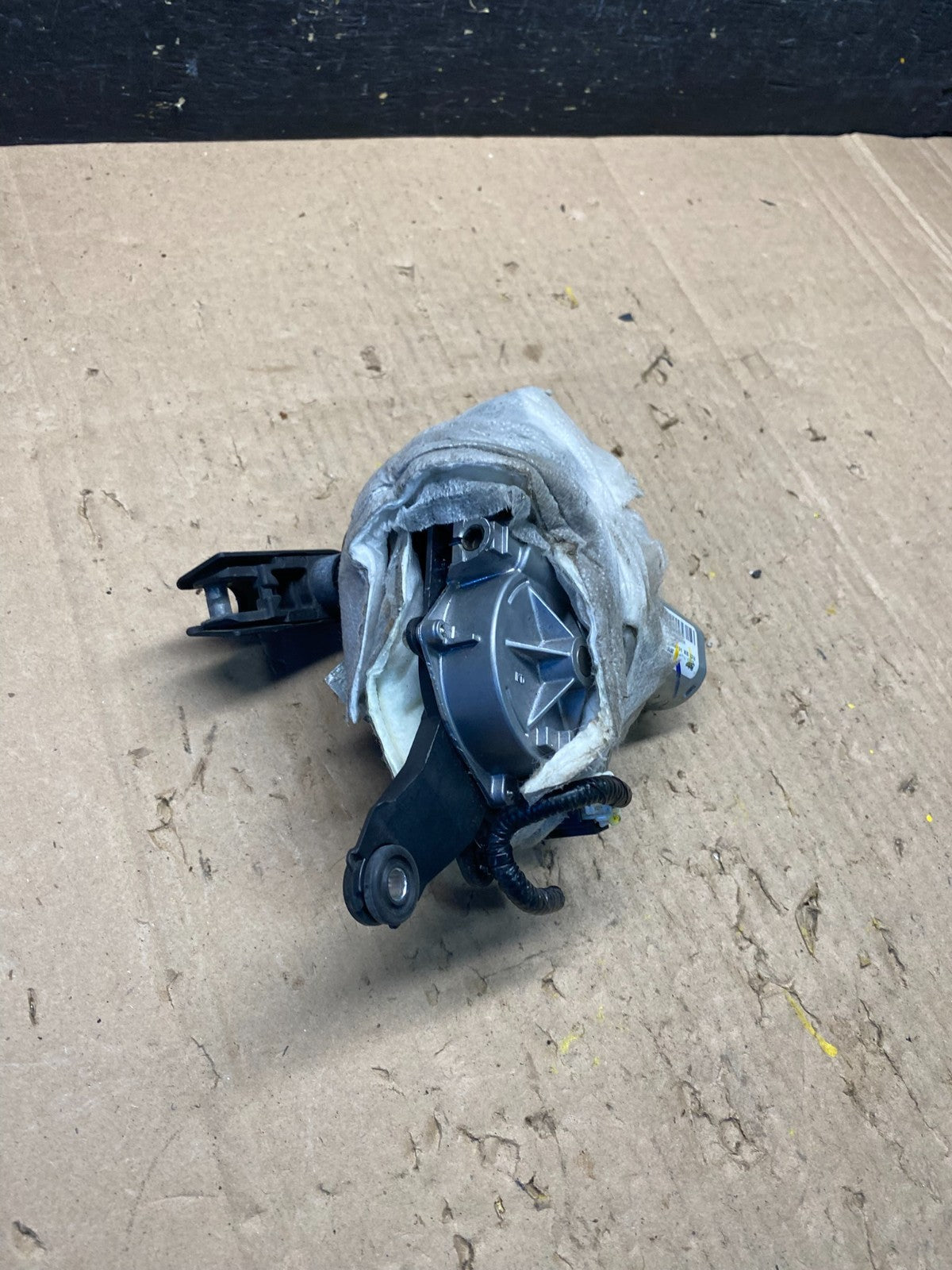 2017-2020 Nissan Pathfinder Back Door Rear Wiper Motor Wiper Blade r9012 DG1