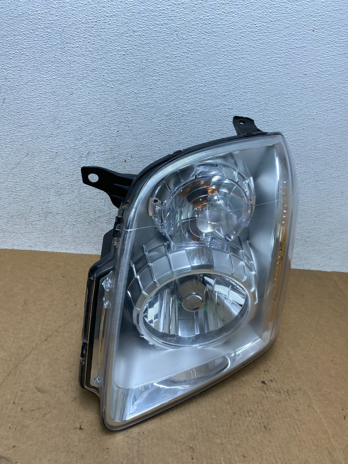 2007-2014 GMC Yukon Halogen Headlight Left Driver LH Side AE3172 DW2