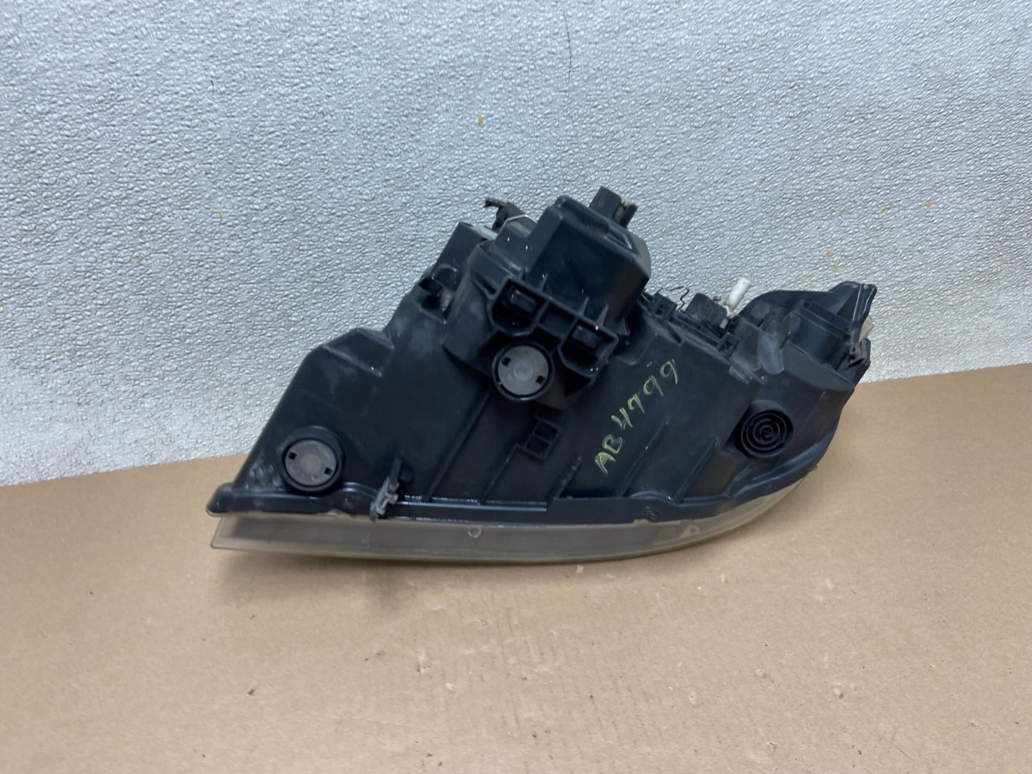 2009-2011 BMW 3 Series 328i 4/D Sedan Headlight Halogen Right Passenger AB49996