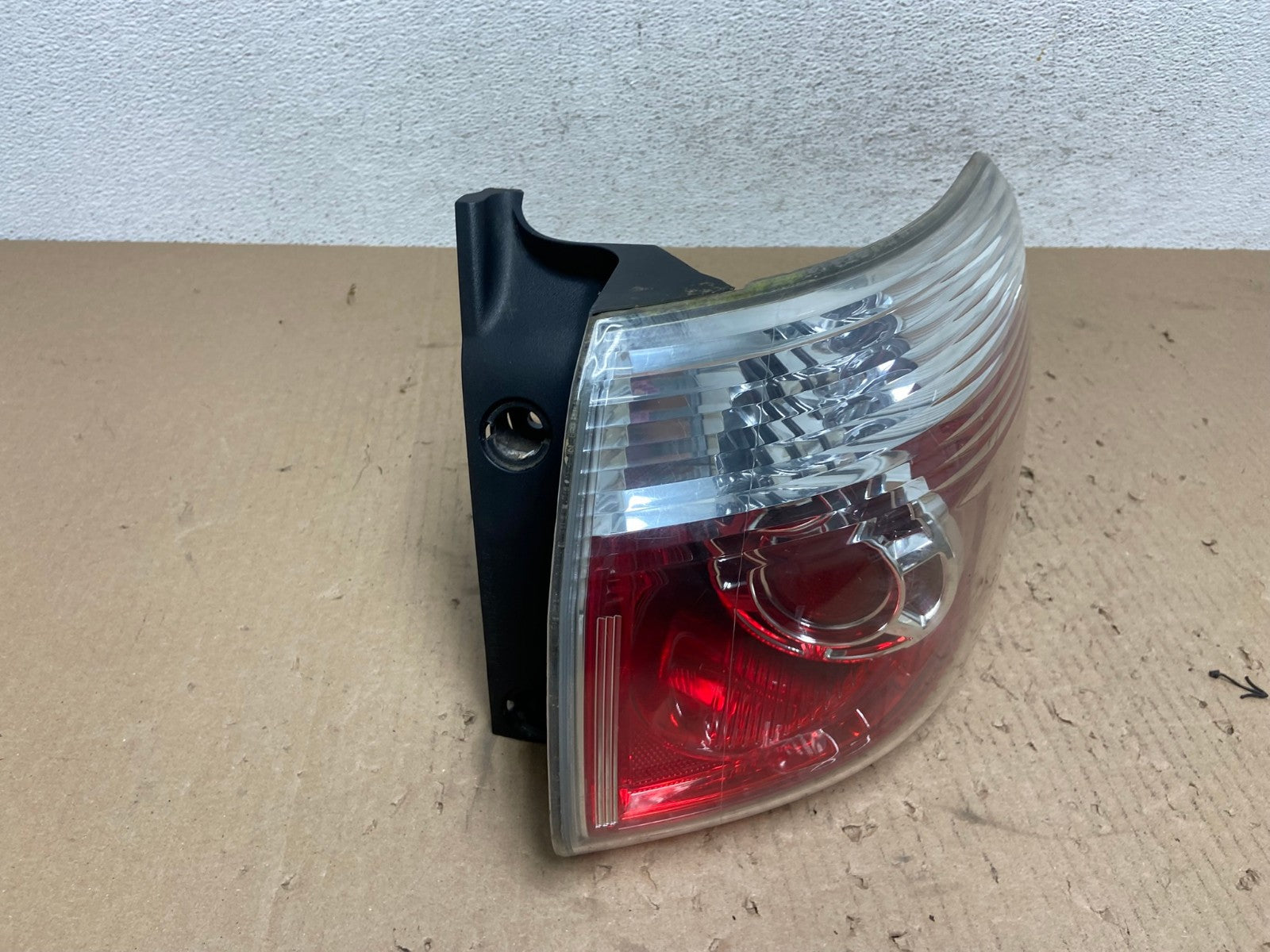 2007 to 2012 GMC Acadia Halogen Tail Light Right Passenger RH Side AE8839 LK2