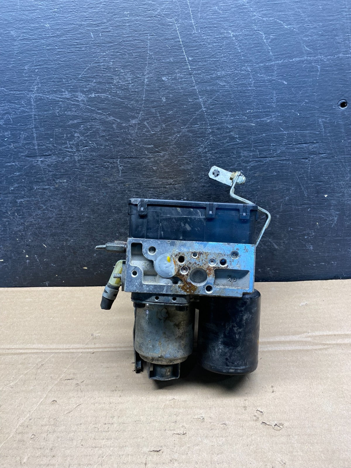 2004 - 2009 Toyota Prius ABS Brake Pump Anti Lock Module AH9911 DW2