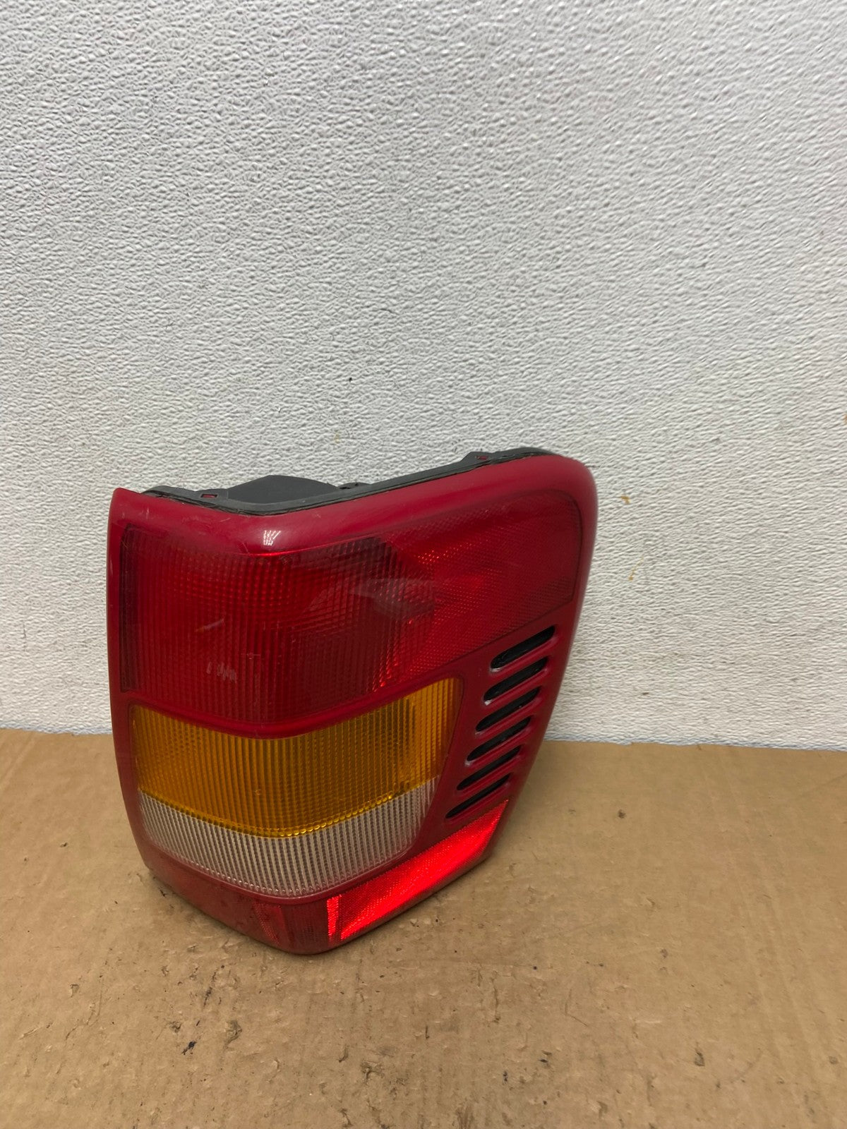 1999-2004 Jeep Grand Cherokee WJ Right Passenger Rh Tail Light AD3053 LK0