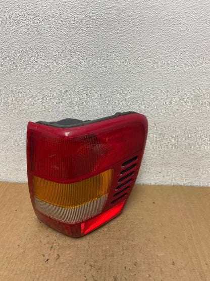 1999-2004 Jeep Grand Cherokee WJ Right Passenger Rh Tail Light AD3053 LK0