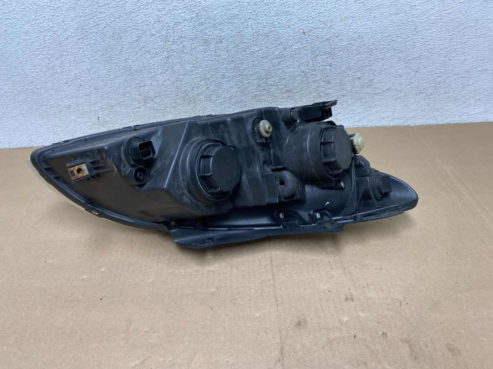 2010 to 2012 Hyundai Elantra Touring Left Driver Headlight Halogen AG4544 DW6