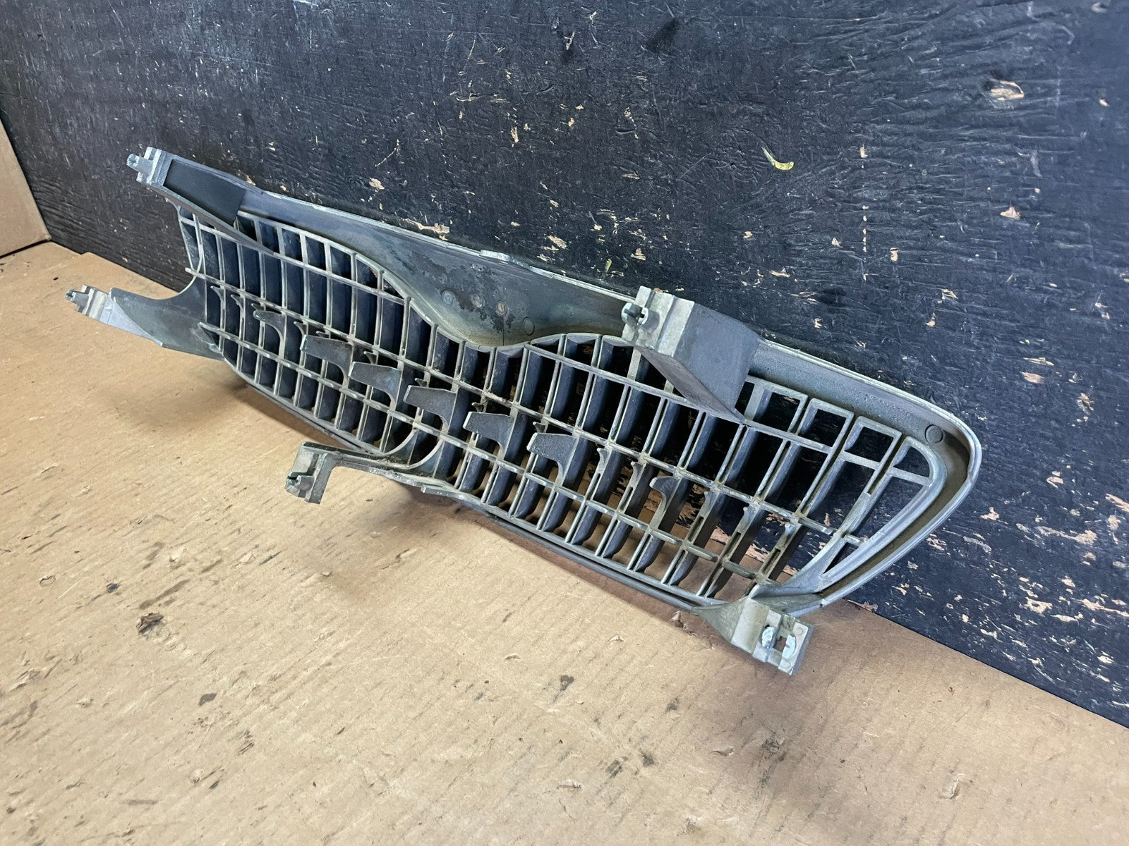 1998 1999 Mazda 626 Front Upper Grill Grille Oem AA5945 DG9