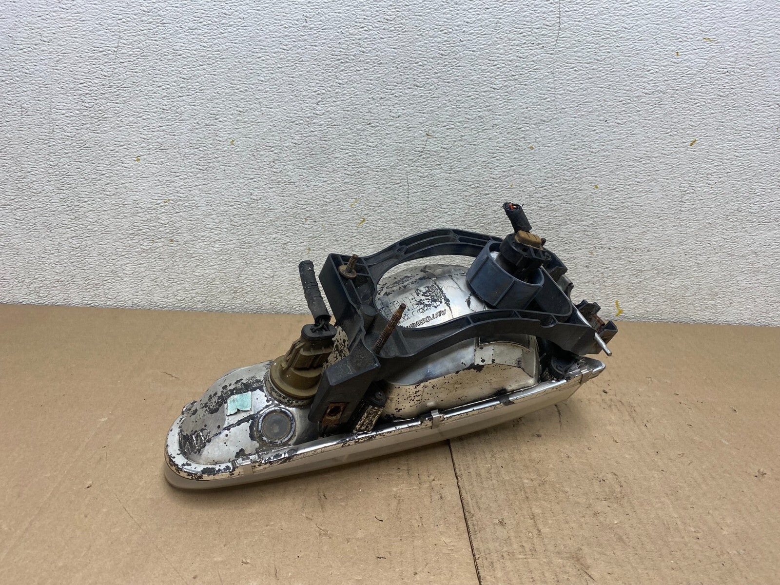 1999 to 2002 Mercury Villager Left Driver LH Side Headlight M5654 DW6