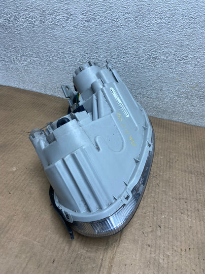 2002-2005 Hyundai Sonata Right Passenger Headlight Halogen TYC AA6239 DW7