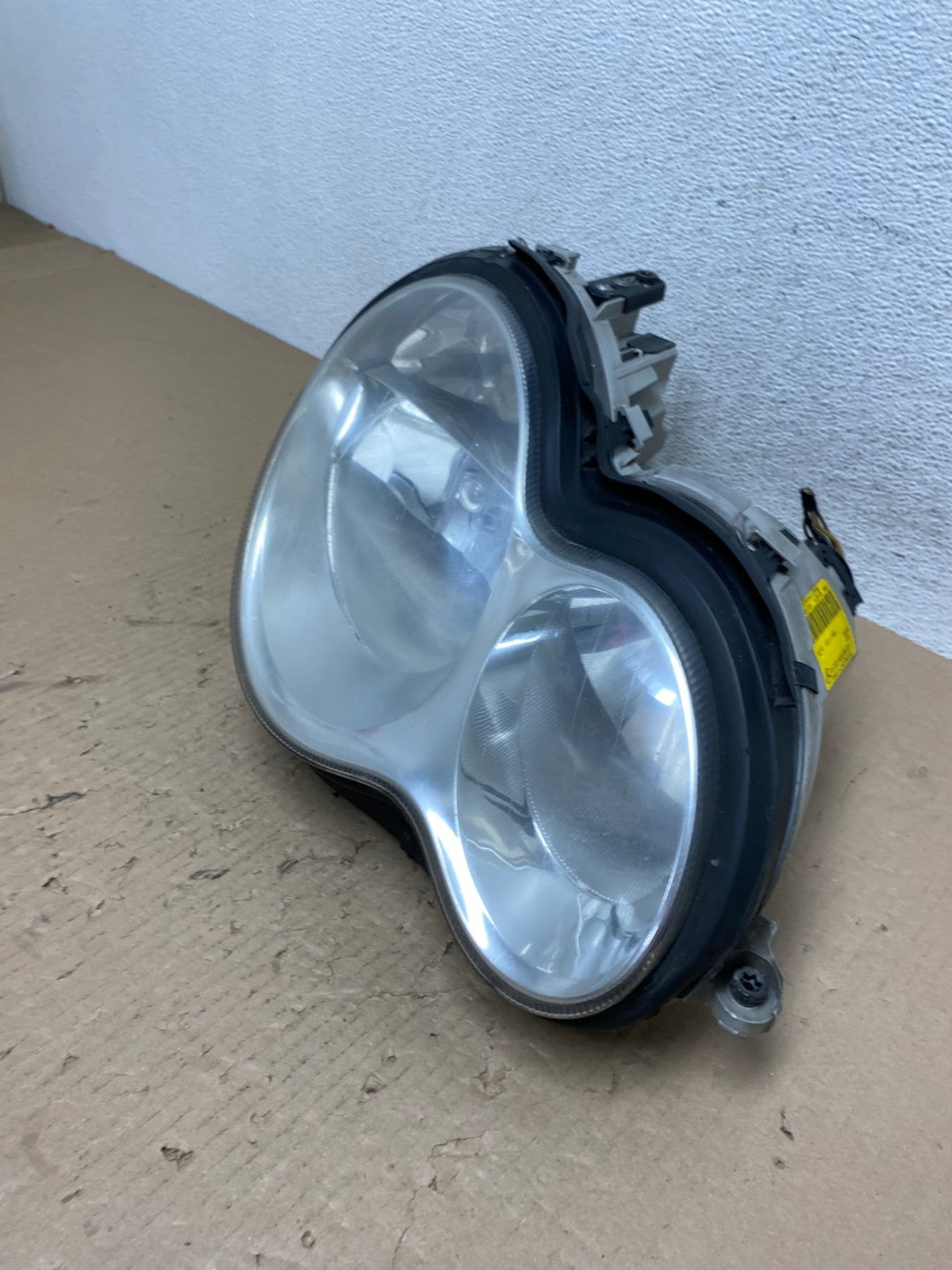 2005 to 2007 Mercedes-Benz C-Class Right Passenger Side Headlight AE8833 LK1