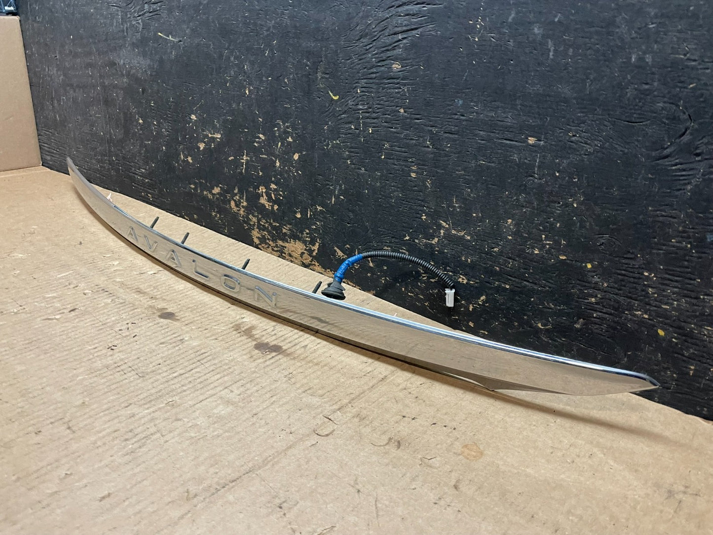 2011 2012 Toyota Avalon Rear Trunk Lid Chrome Trim Molding Panel Y9564 PS2