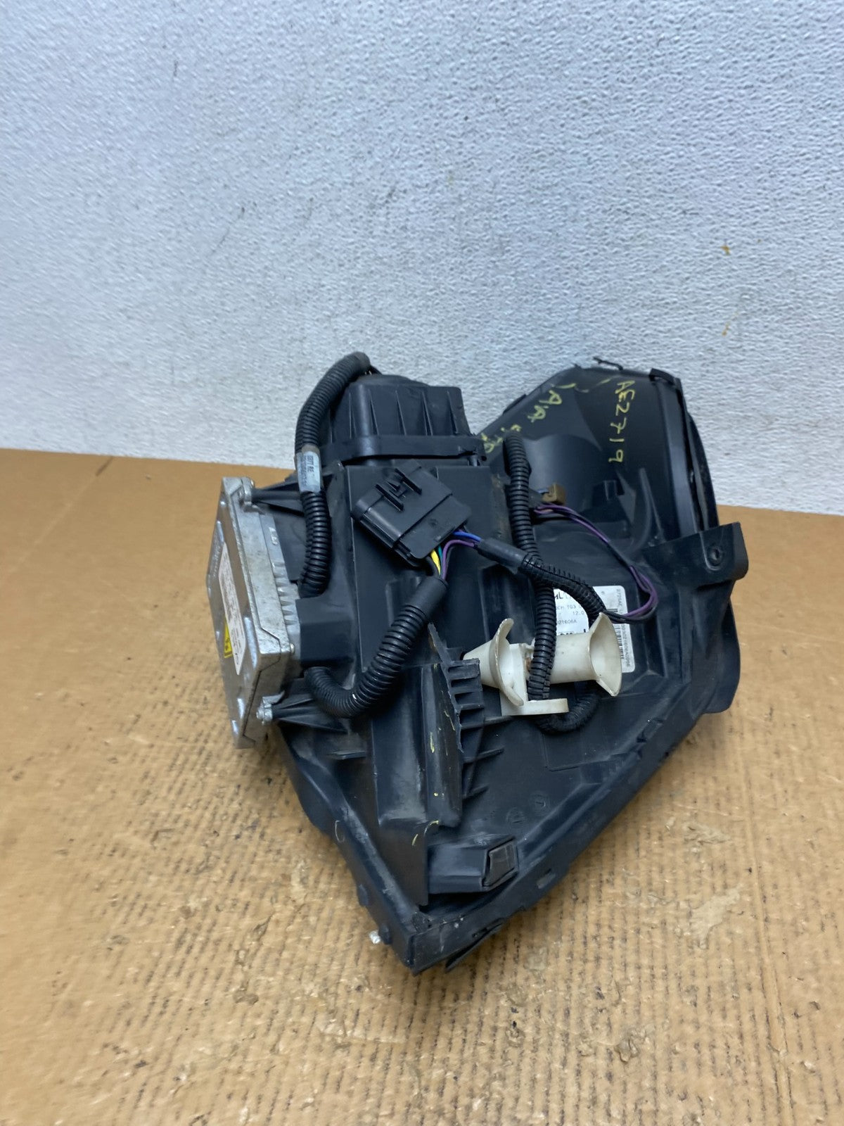 2006 to 2011 Cadillac DTS Left Driver Lh Xenon Hid Headlight AE2719 DW10
