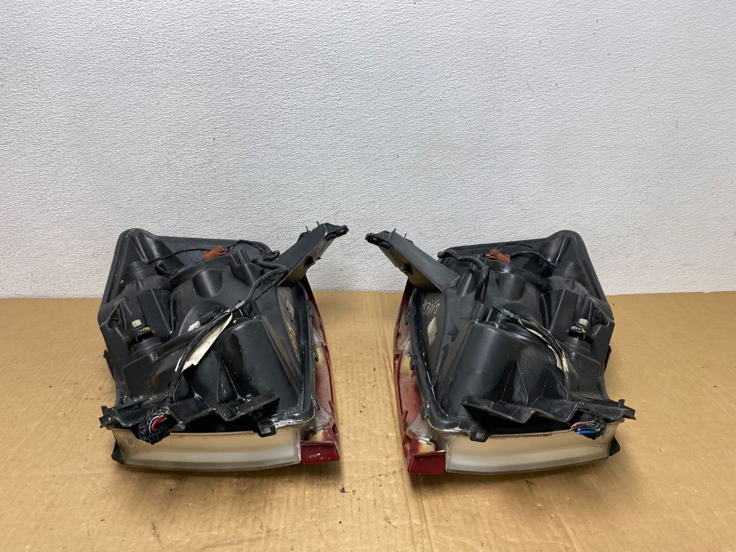 2004 to 2007 Nissan Armada Left+Right Side Set Headlights AC7718 DW10