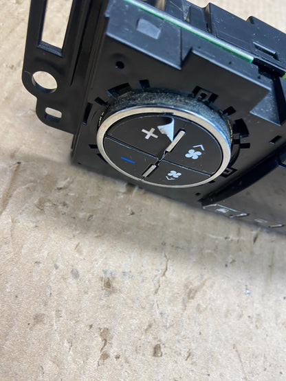 2007-2011 GMC Yukon Tahoe Automatic Climate Temperature Temp Control AE4021 DG1