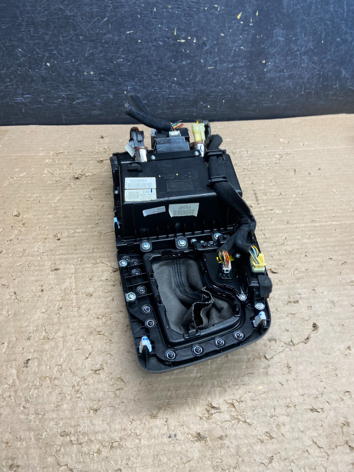 2017 - 2018 Hyundai Elantra Shifter Bezel Center Console Storage ag8675 DG4