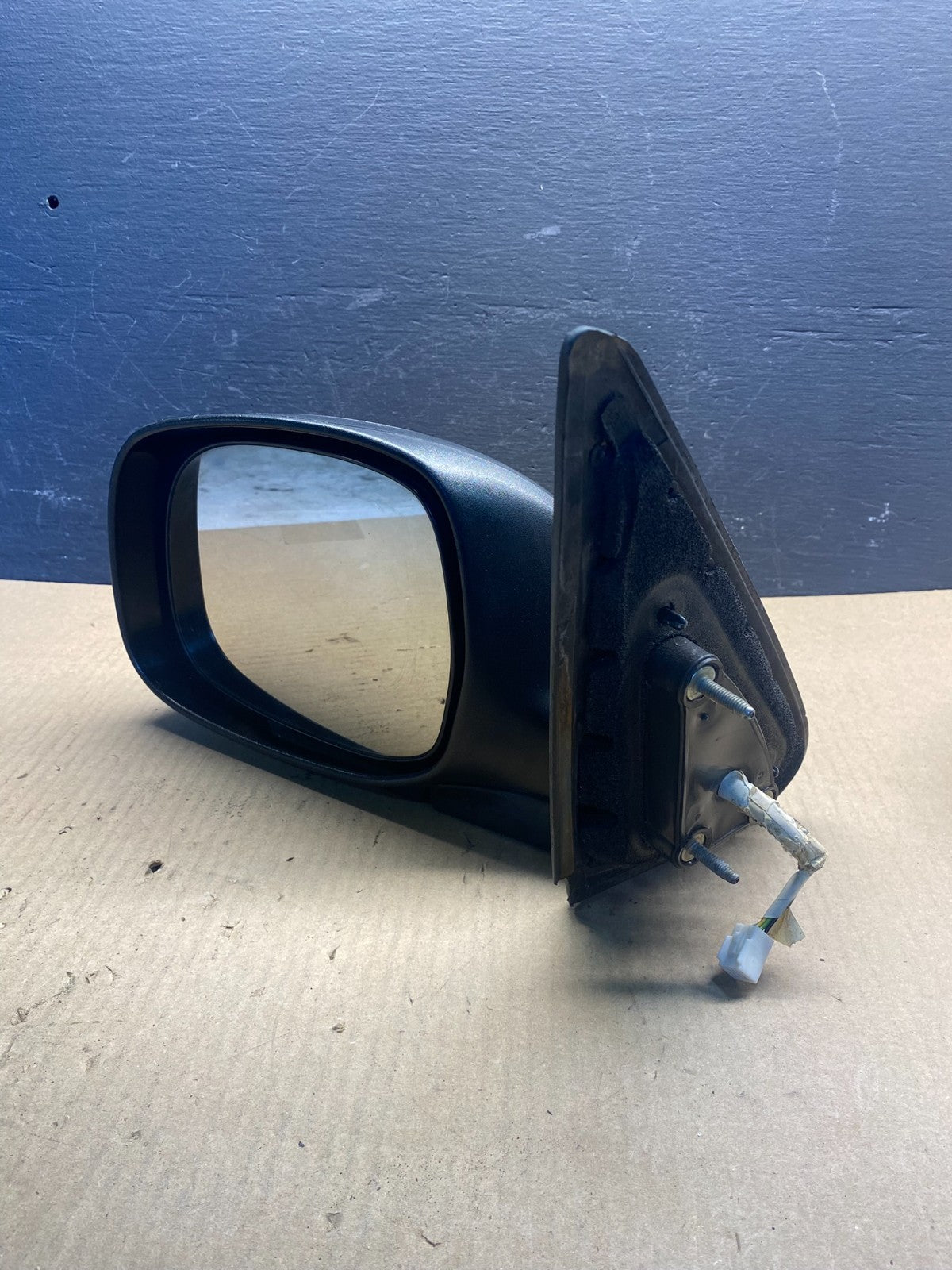2001 to 2006 Toyota Sequoia Left Driver View Door Mirror ac8904 DG10