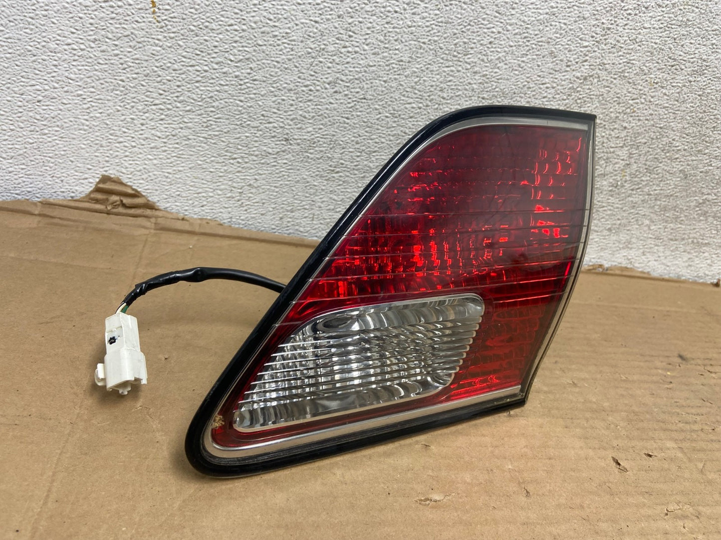 2002 2003 2004 Lexus Es300 Es330 Right Passenger Inner Tail Light AG9293 LK1