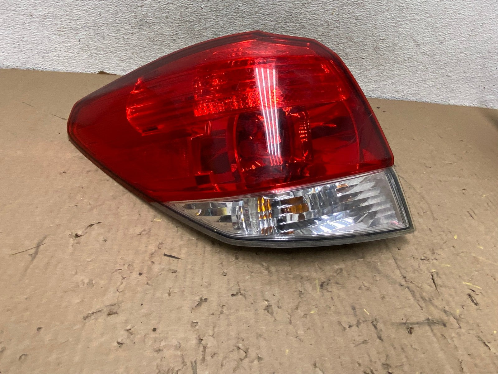 2010-2014 Subaru Outback Wagon Left Driver Lh Side Tail Light AG8091 LK0