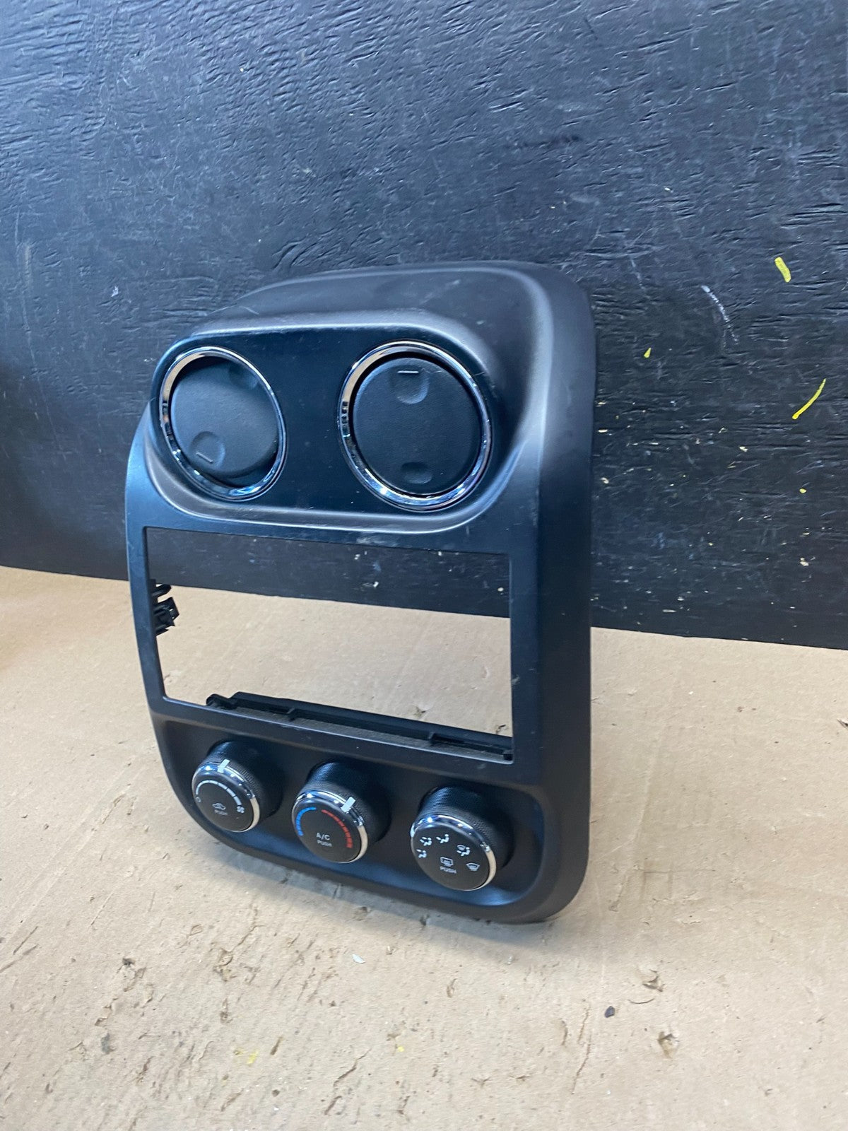 2011 to 2017 Jeep Compass Dash Climate Temperature Control Radio Bezel r8988 DG2