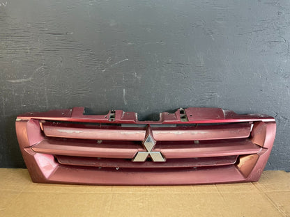 2001 2002 Mitsubishi Montero Front Upper Grill Grille ac5042 DG0