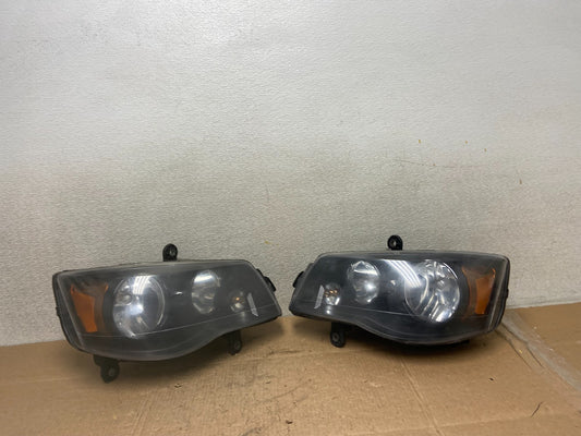 2008 to 2016 Chrysler Town and Country Left+Right Side Headlights Y9168 DW0