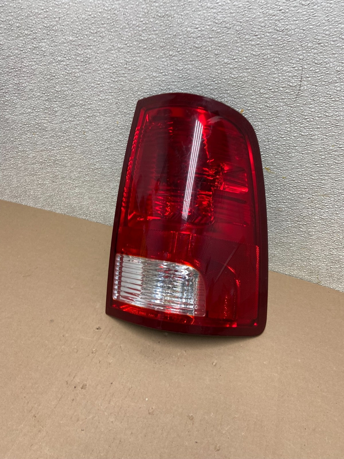 2010 to 2018 Dodge Ram 1500 Right Passenger RH Side Tail Light Oem AB4985 LK0
