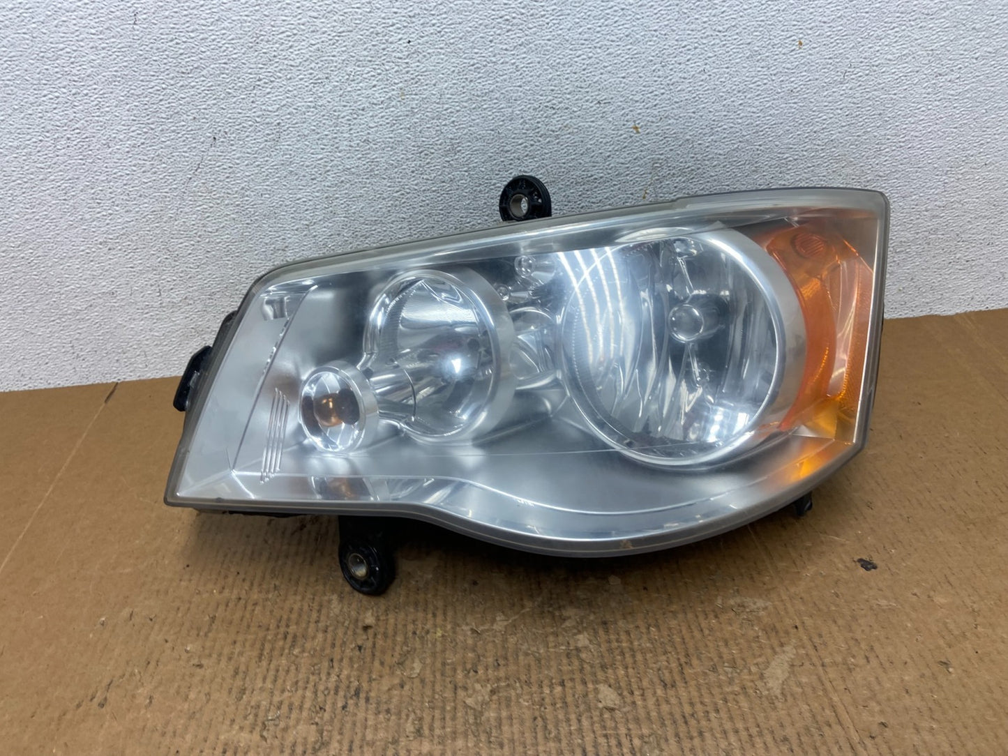 2008 to 2016 Chrysler Town and Country Left Driver Lh Side Headlight AE2671 DW0