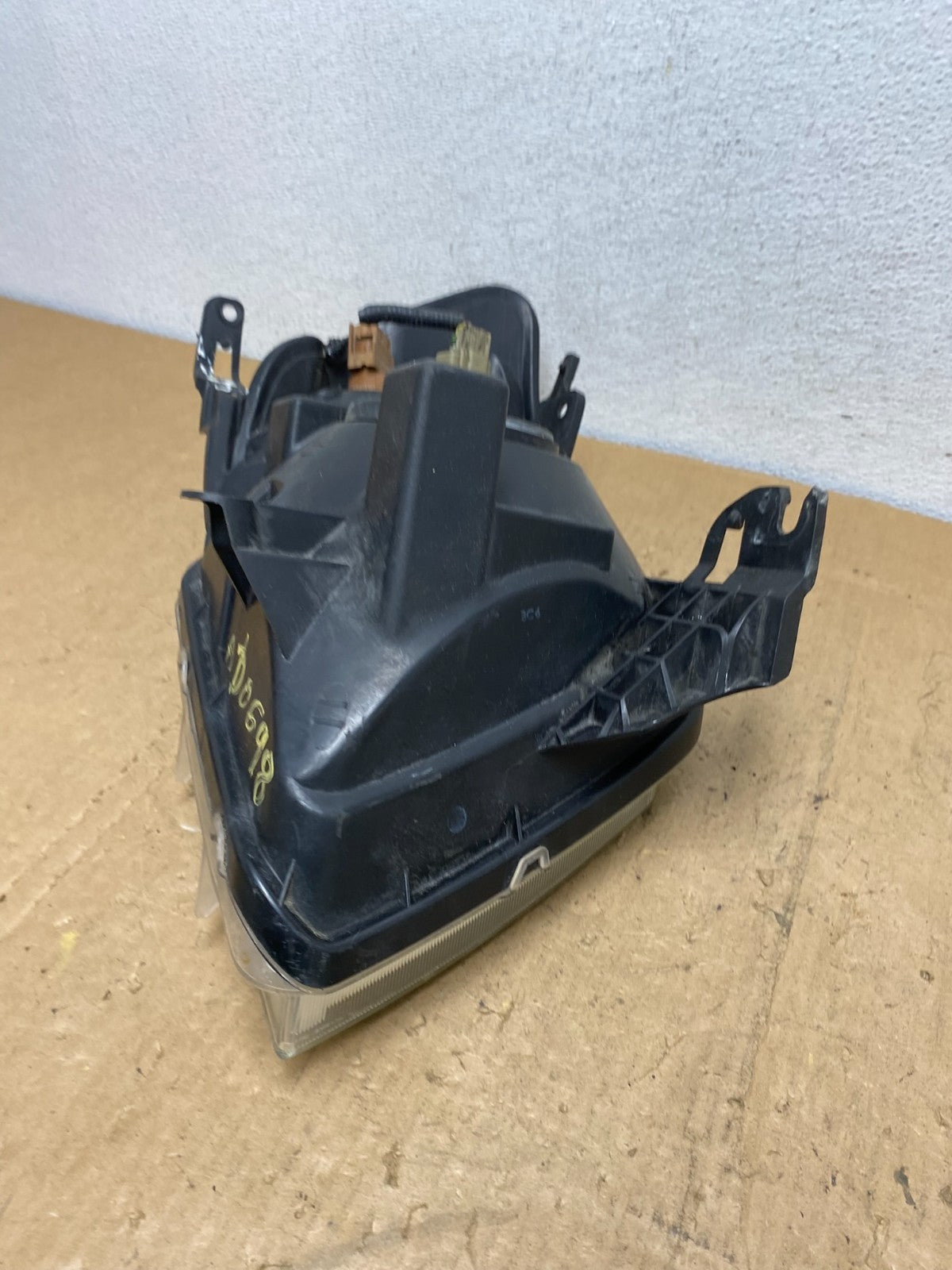 2008 to 2011 Mercury Mariner Left Driver LH Side Halogen Headlight AD0698 DW6