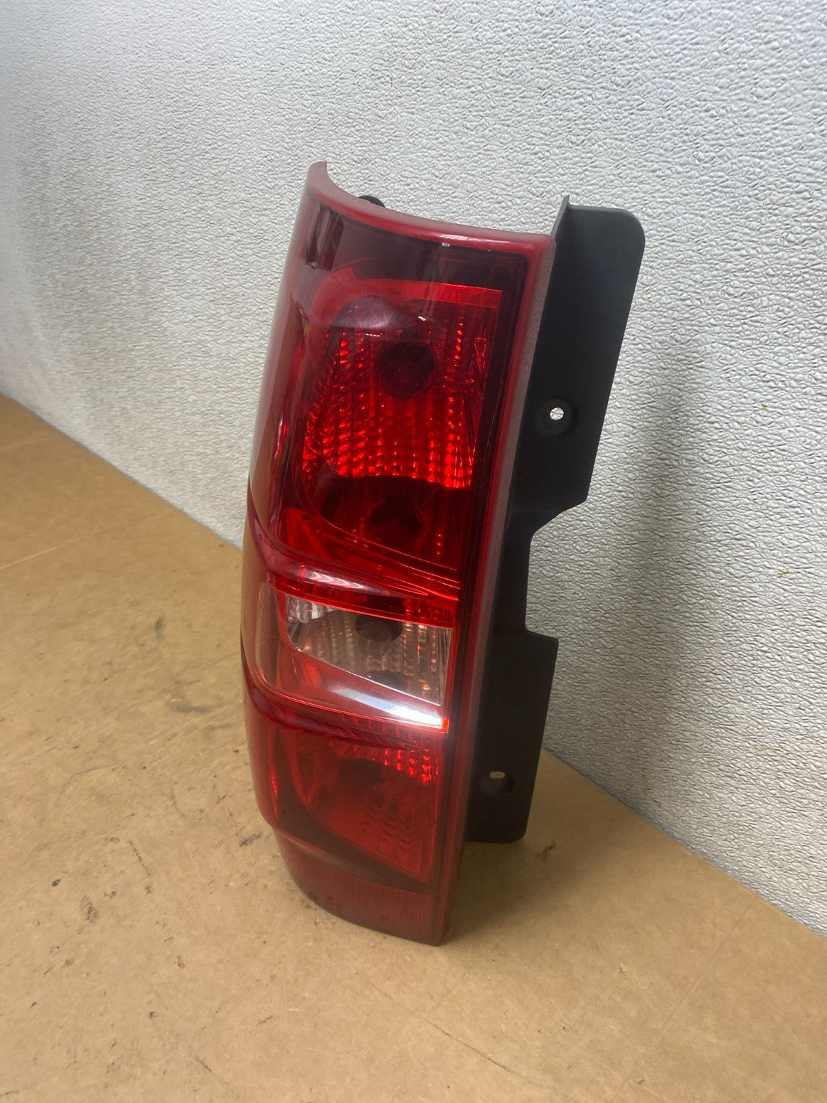 2008-2014 Chevrolet Tahoe Suburban Driver Lh Left Side Tail Light X5351 DW1
