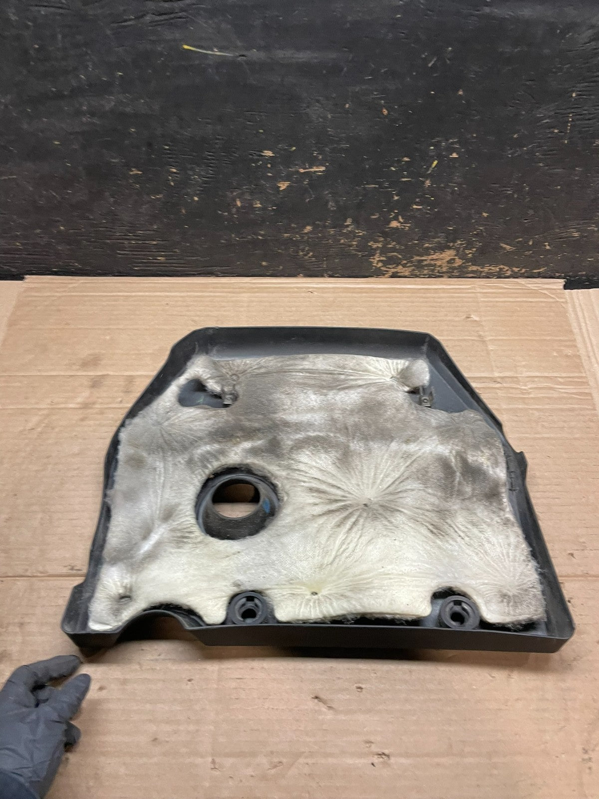 2004 to 2009 Mazda 3 DOHC 16 VALVE Engine Shield Top Cover Oem V2821 DG4