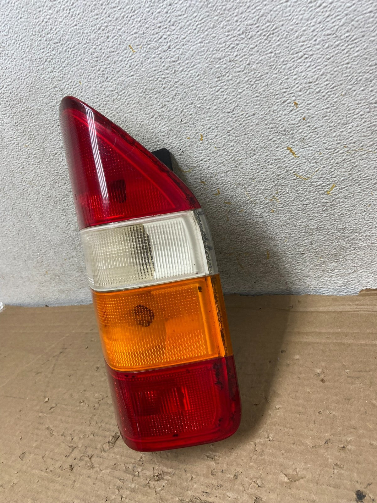 2002-2006 Mercedes Dodge Sprinter Right Passenger Rh Tail Light ah9149 DG1