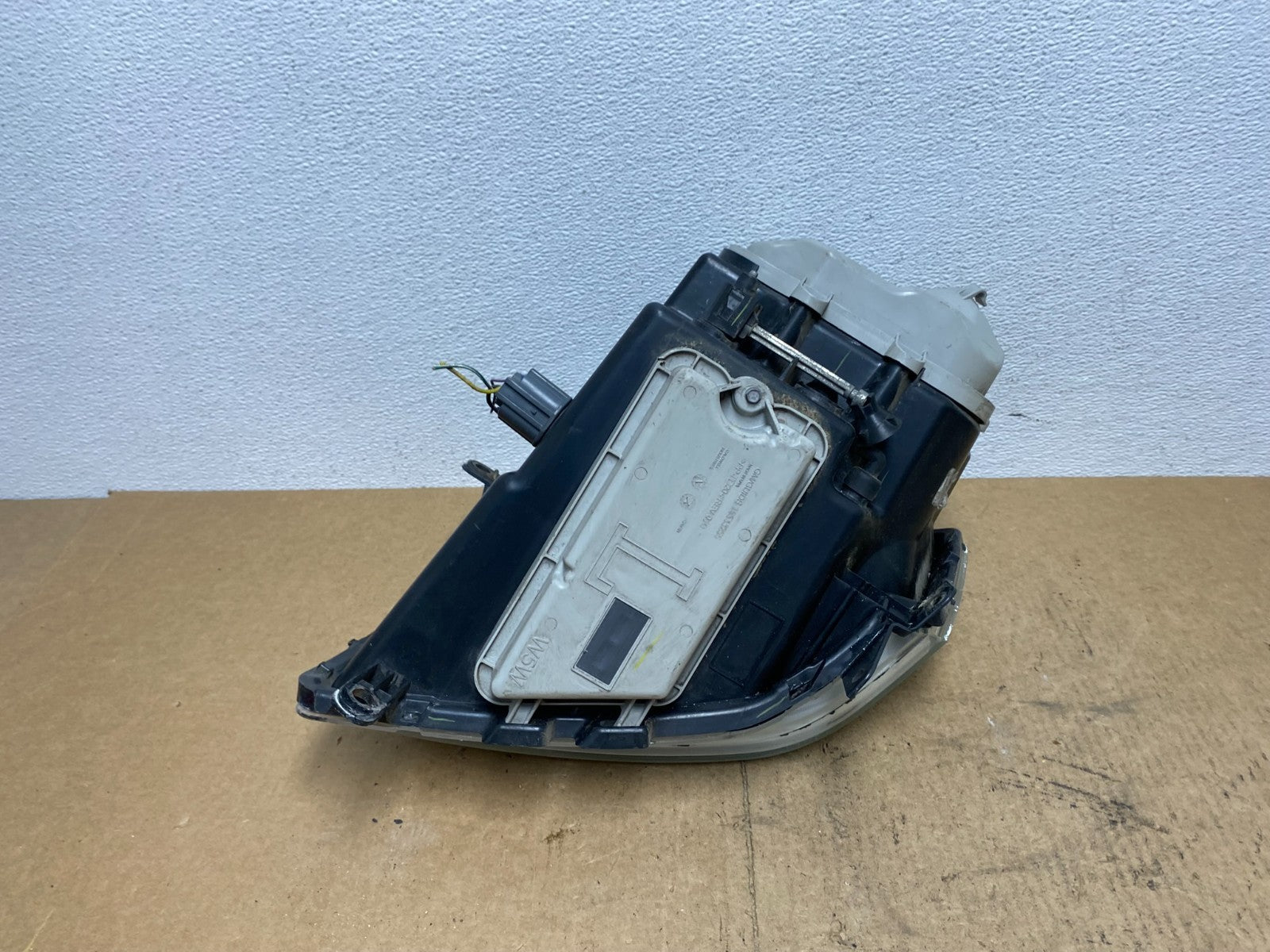 2005 to 2011 Cadillac STS Left Driver LH Side Xenon Headlight OEM AC3438 DW4