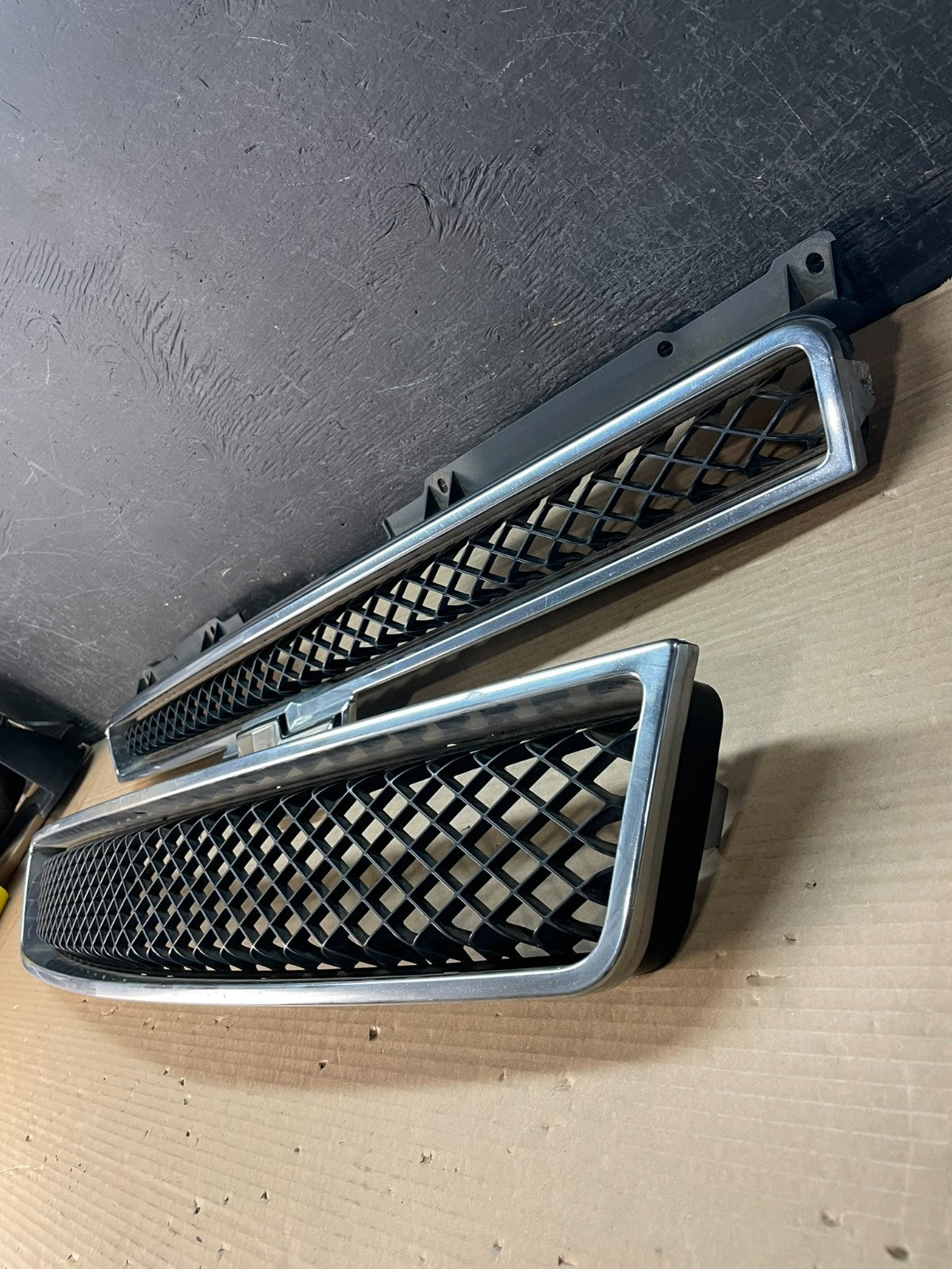 2007 to 2014 Chevrolet Tahoe Suburban Lower Upper Grill Grille Set AE9932 DG1
