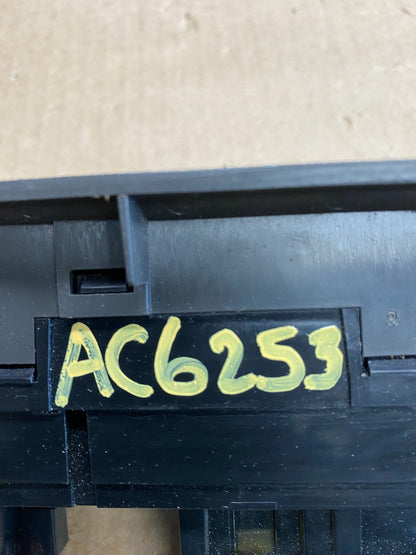 2002-2005 Chevrolet Trailblazer Power Left Driver Window Control Switch AC92125