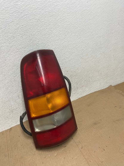 1999-2002 Chevrolet Silverado 1500 Left Driver Lh Side Tail light AE9152 LK2