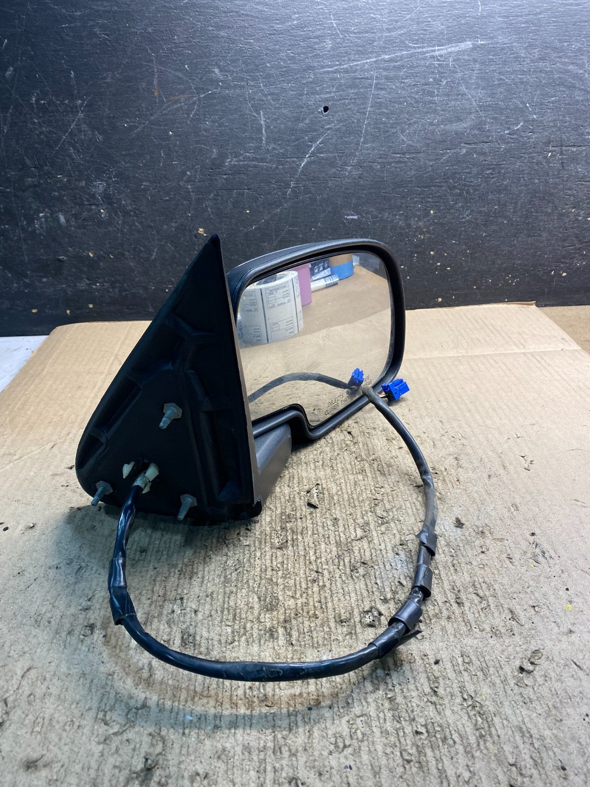 1999 to 2006 Chevrolet Tahoe Silverado Suburban Right Side Mirror OEM Z2504 MS8