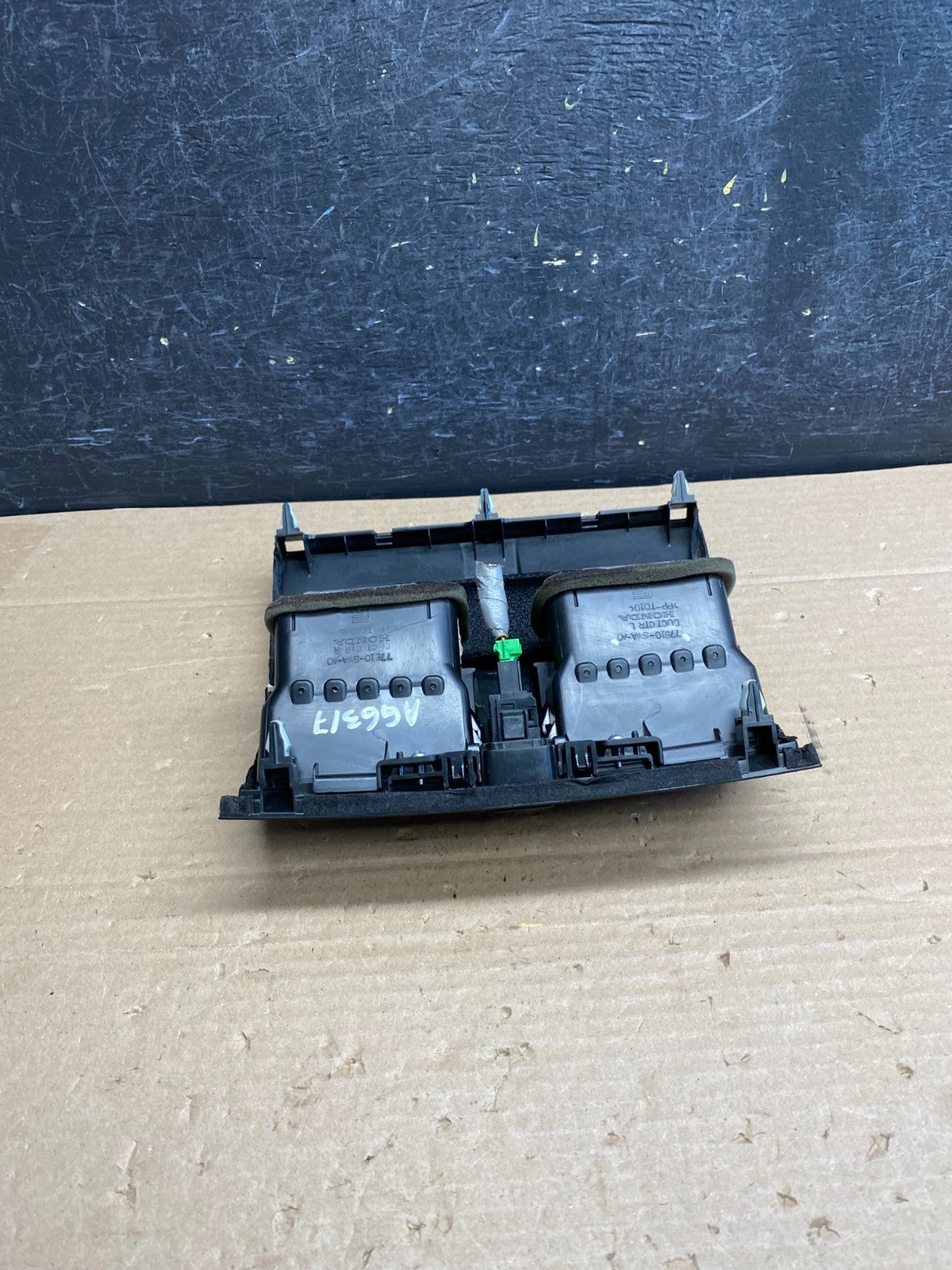2007 to 2011 Honda CRV CR-V Front Center Panel Clock Air Vent AG6317 DG3