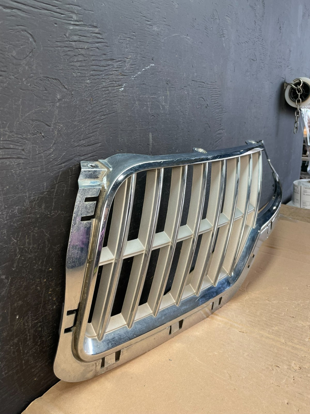 2010 to 2012 Lincoln Mkz Left Driver LH Grill Grille AD5987 DG2
