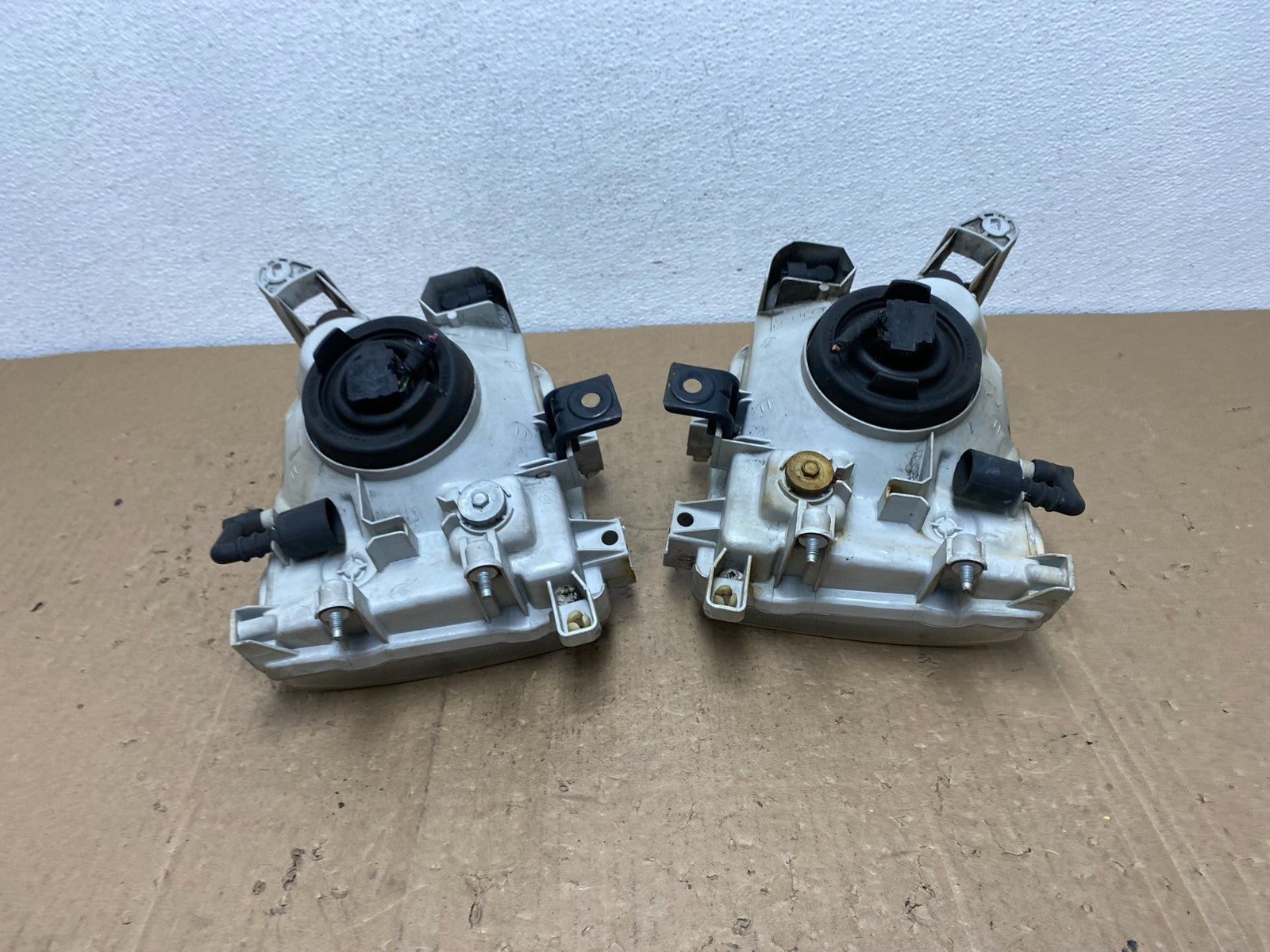 1999-2004 Nissan Pathfinder Left+Right Side Set Halogen Headlights AC6011 DW10
