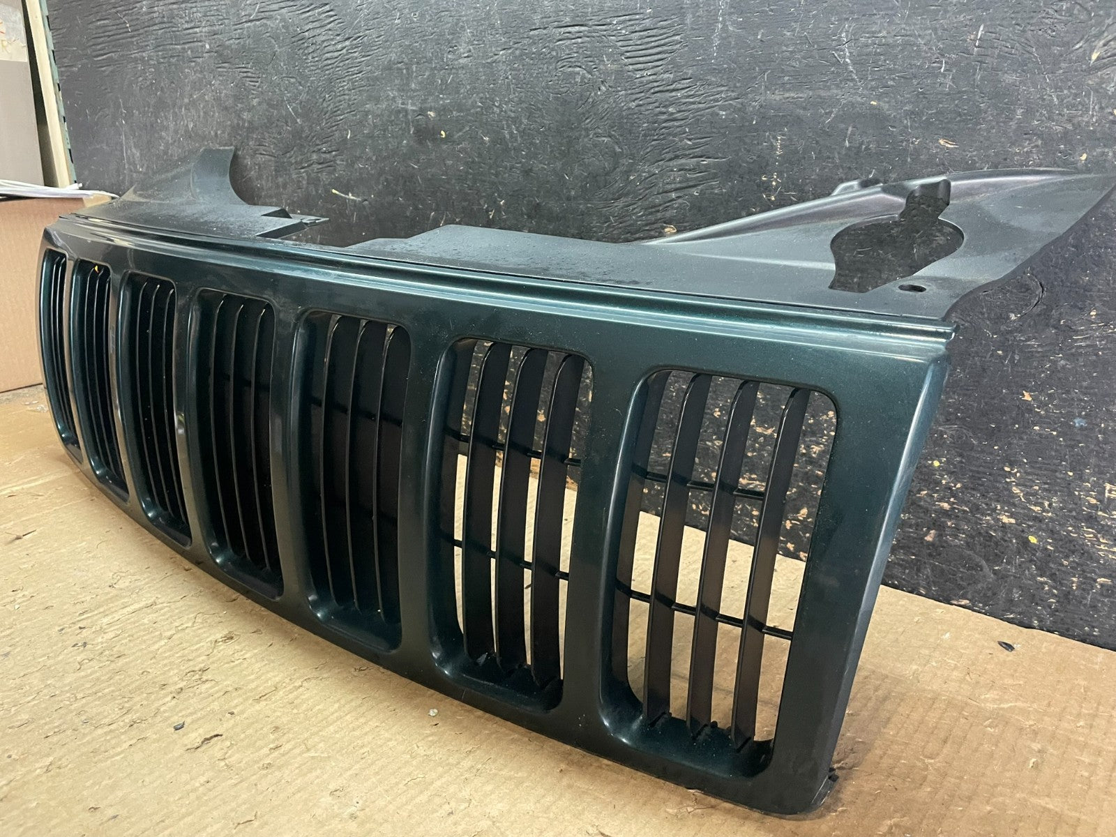 2005 2006 2007 Jeep Grand Cherokee Front Upper Grill Grille OEM AB3209 DG1