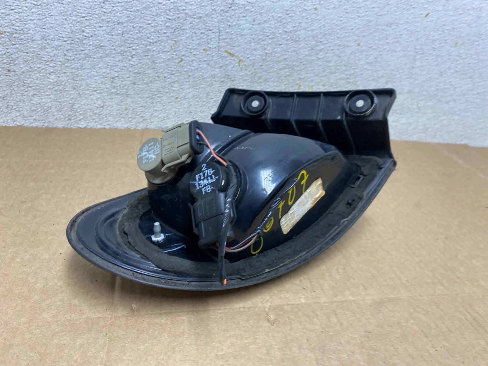1998 to 1999 Ford Taurus Wagon Right Passenger RH Side Tail Light OEM O6707 DW6
