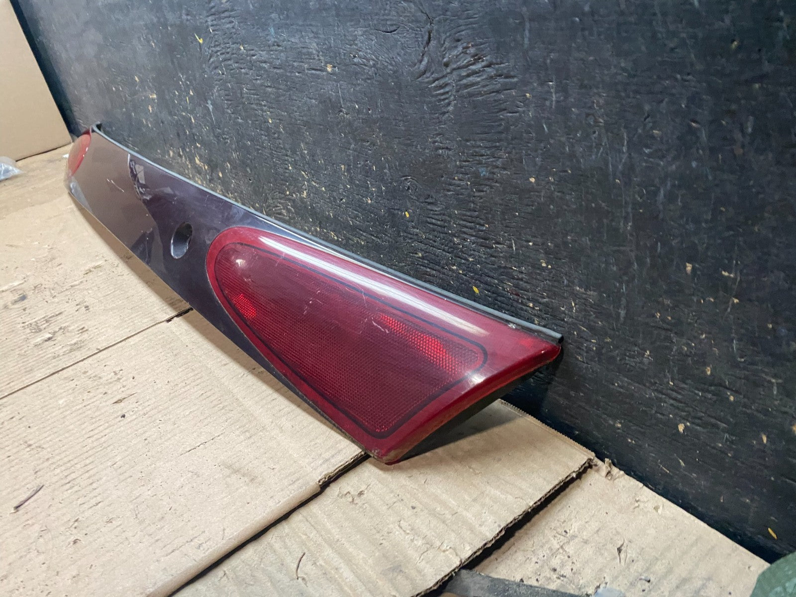 1998-2003 Ford Escort Sedan Rear Center Lid Mounted Tail Light w2625 DG1