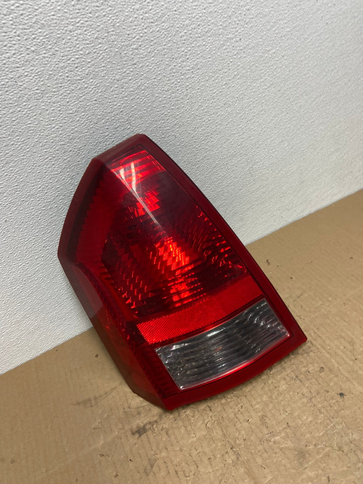 2005 - 2007 Chrysler 300 Left Driver Lh Side Tail Light Oem AB8382 LK2