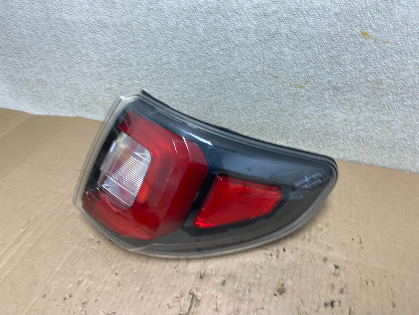 2013 to 2016 GMC Acadia Right Passenger RH Side Tail Light Y0189 DW1