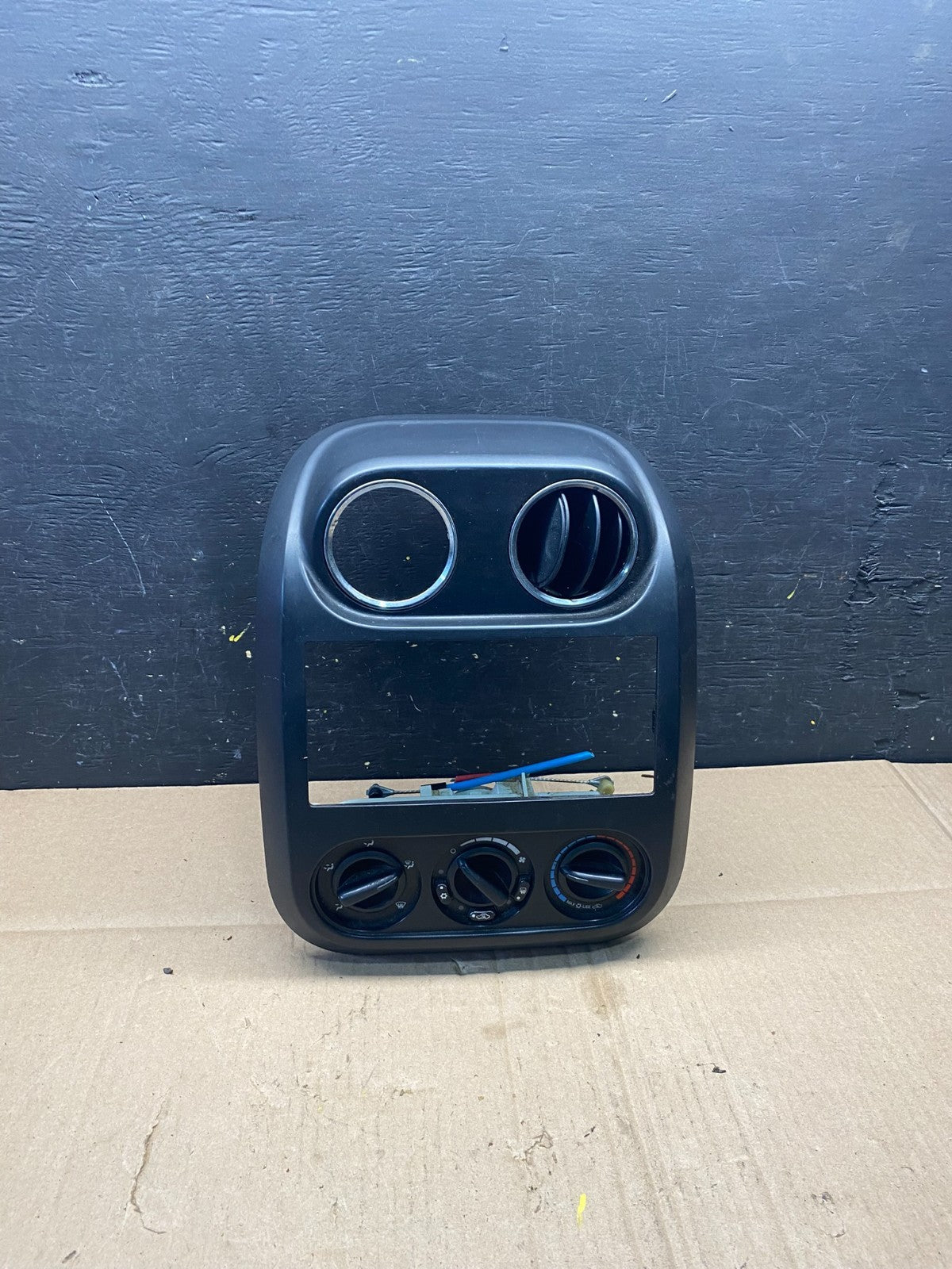 2009-2013 Jeep Patriot Dash Climate Temperature Control Radio Bezel OEM p2043 DG0