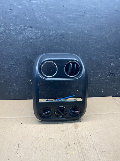 2009-2013 Jeep Patriot Dash Climate Temperature Control Radio Bezel OEM p2043 DG0