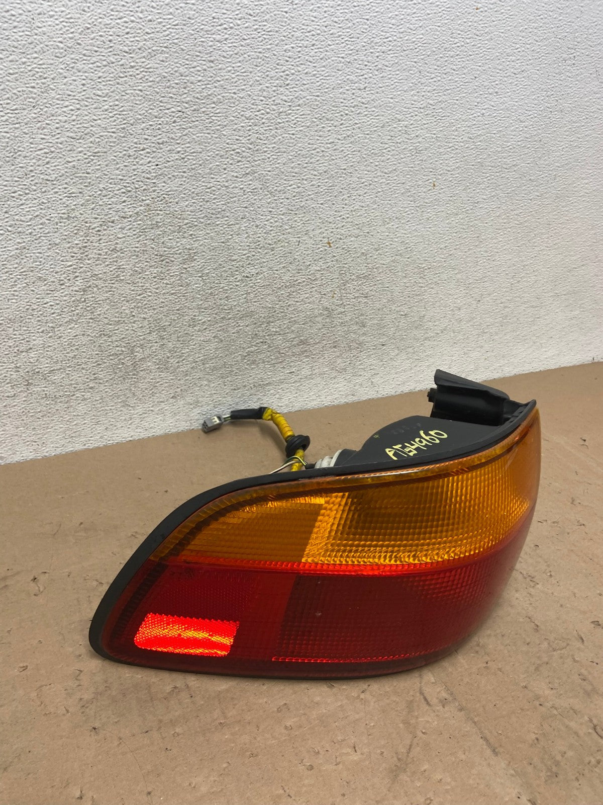 1998 1999 2000 Toyota Sienna Left Driver Tail light AG4960 LK1
